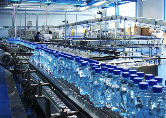 Industriels Minéraux ou des Machines de remplissage de l'eau pétillant et le système de la ligne de remplissage de bouteille PET
